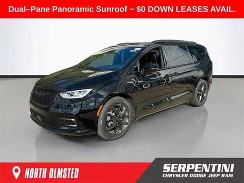 New 2026 Chrysler Pacifica Limited w/ S Appearance Package image 1