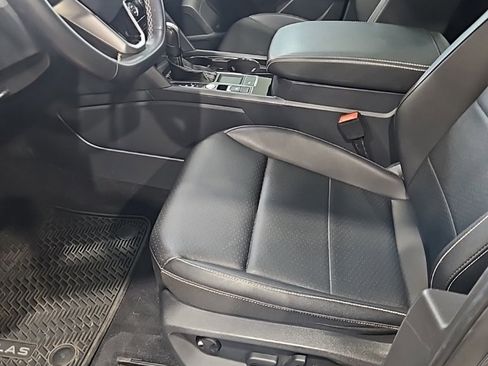 Used 2023 Volkswagen Atlas SE image 30