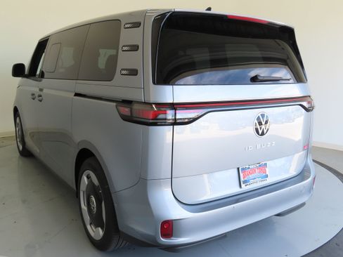New 2025 Volkswagen ID. Buzz Pro S RWD image 7