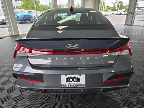 Used 2025 Hyundai Elantra SEL FWD image 4