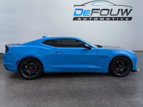 Used 2022 Chevrolet Camaro SS RWD image 2