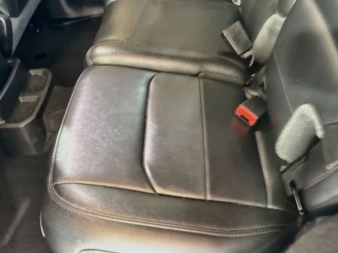 Used 2022 Jeep Wrangler Unlimited Sahara AWD/4WD image 29