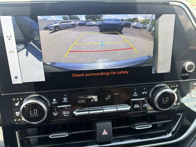 Used 2024 Toyota Highlander Platinum FWD image 31
