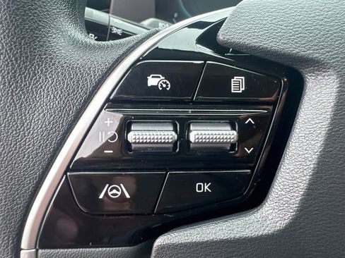 Used 2023 Kia Niro LX image 28
