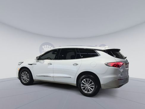 Used 2024 Buick Enclave Essence image 8