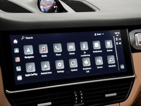 Used 2023 Porsche Cayenne Platinum Edition image 19