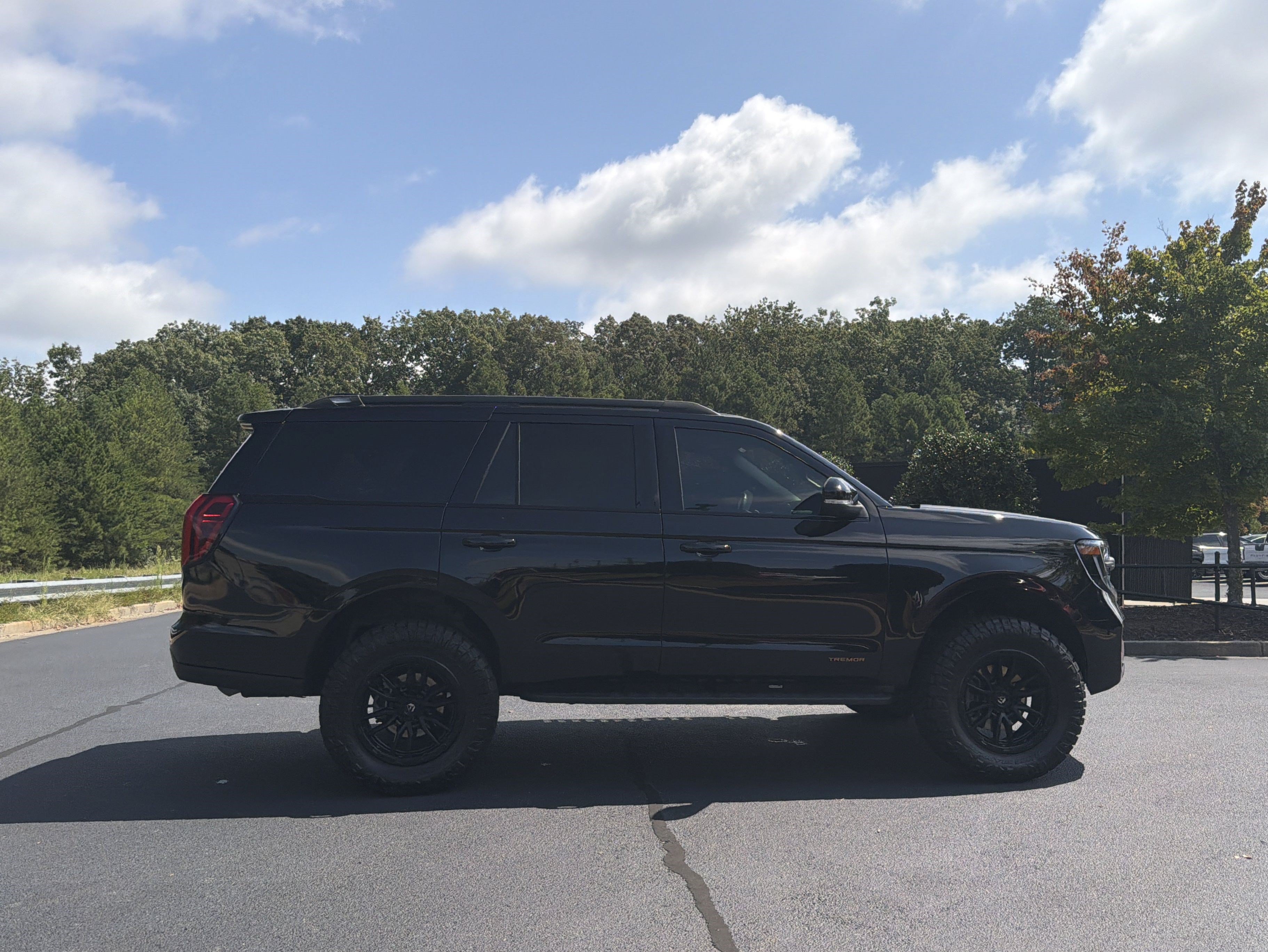 Used 2025 Ford Expedition Tremor AWD/4WD image 6