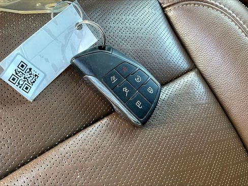 Used 2021 Chevrolet Suburban High Country image 18