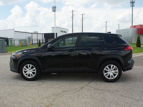 Used 2025 Toyota Corolla Cross L FWD image 11