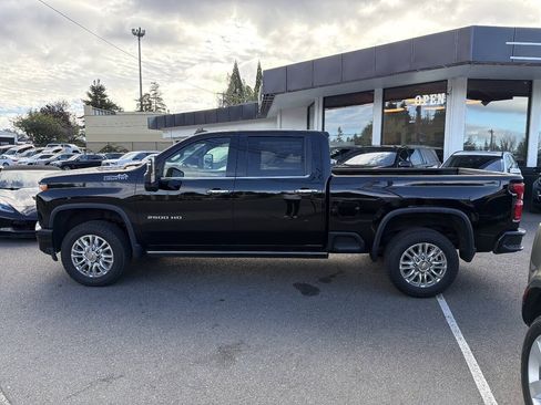 Used 2021 Chevrolet Silverado 2500 High Country w/ Z71 Off-Road Package AWD/4WD image 3