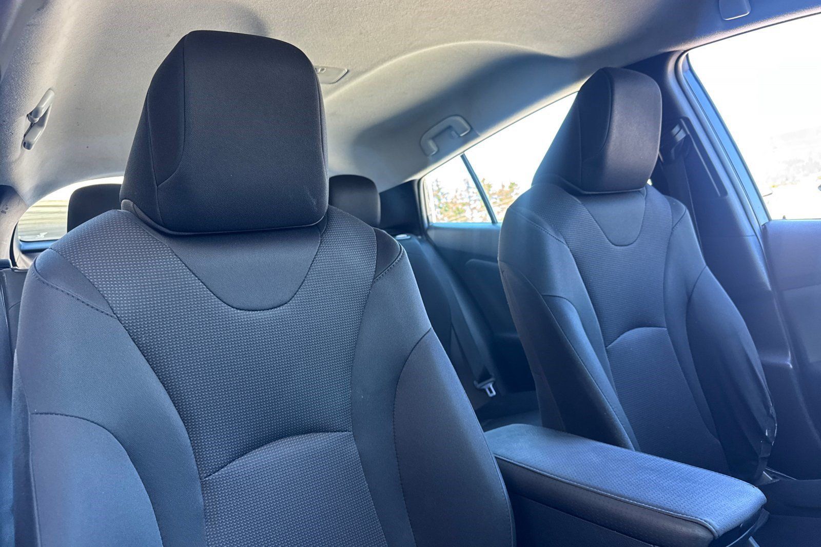 Used 2019 Toyota Prius L Eco FWD image 28