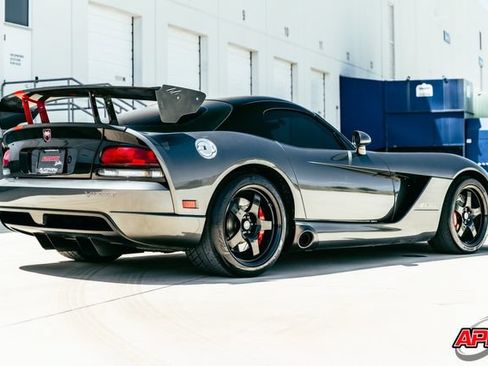 Used 2010 Dodge Viper ACR RWD image 9