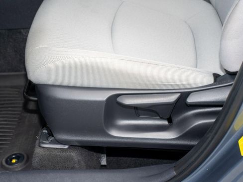 Used 2023 Toyota Corolla Cross L image 27