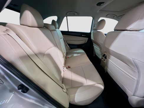 Used 2017 Subaru Outback 3.6R Limited image 22