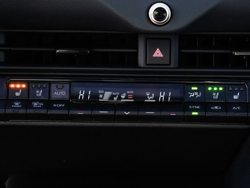 Certified 2025 Toyota Crown Signia image 39