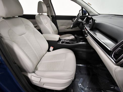 Certified 2025 Kia Sorento S w/ Panoramic Sunroof Package image 19
