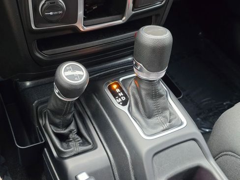 Used 2021 Jeep Gladiator Sport image 26