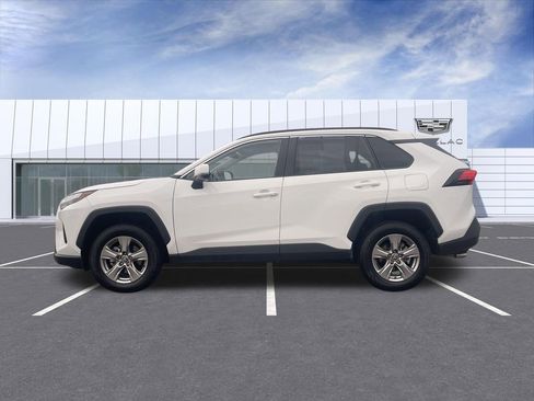 Used 2025 Toyota RAV4 XLE FWD image 5
