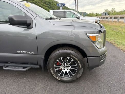 Used 2023 Nissan Titan SV w/ SV Convenience Package AWD/4WD image 2