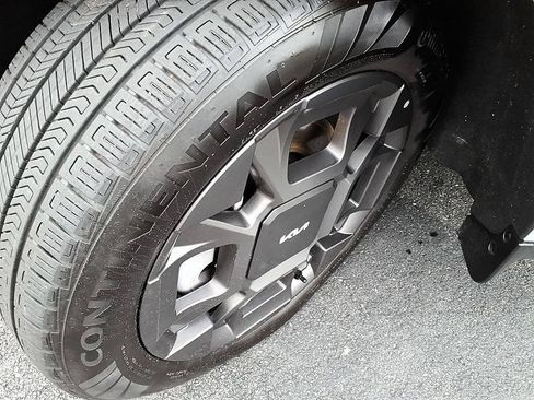 Used 2025 Kia Carnival EX FWD image 10