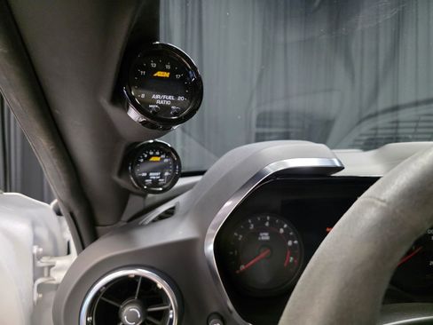 Used 2021 Chevrolet Camaro ZL1 RWD image 5