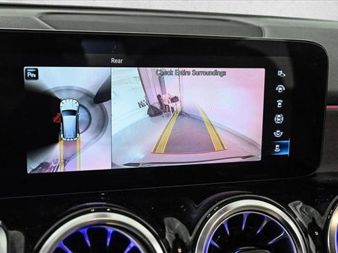 Certified 2023 Mercedes-Benz GLB 250 4MATIC w/ Premium Package image 15