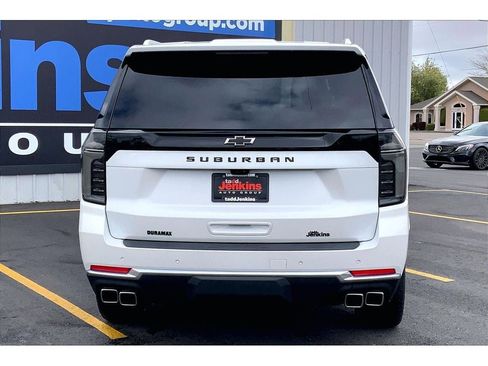 Used 2025 Chevrolet Suburban High Country AWD/4WD image 4