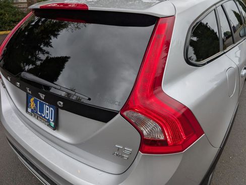 Used 2018 Volvo V60 T5 Cross Country Platinum image 25