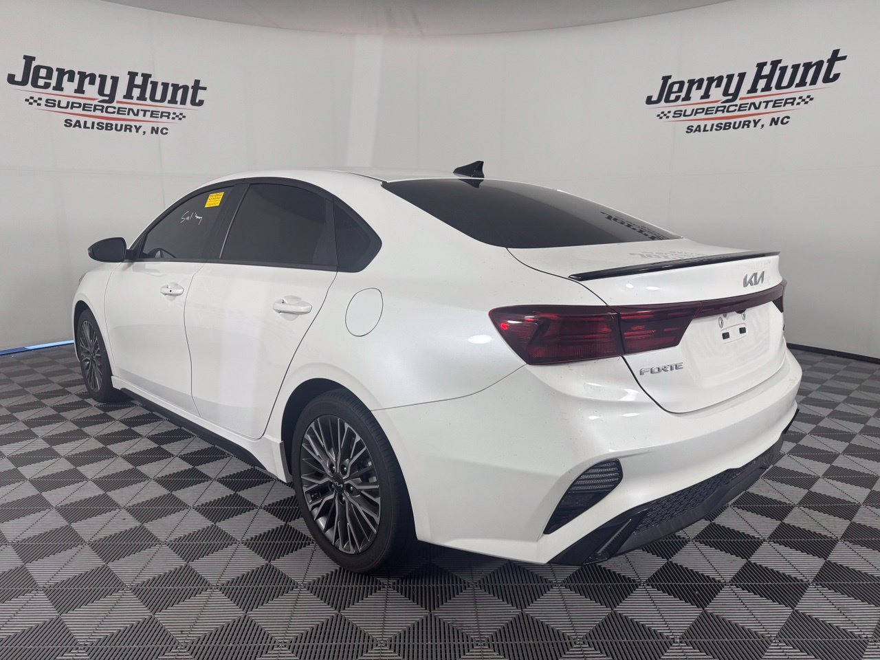 Used 2024 Kia Forte GT-Line w/ GT-Line Premium Package FWD image 9