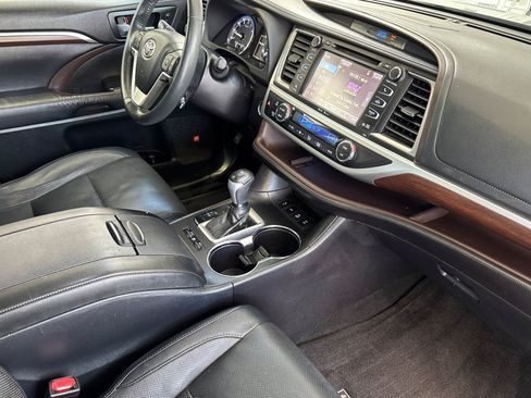 Used 2015 Toyota Highlander Limited Platinum AWD/4WD image 21