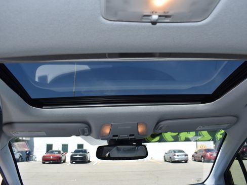 Used 2022 Toyota Prius Limited w/ Premium Convenience Package FWD image 28