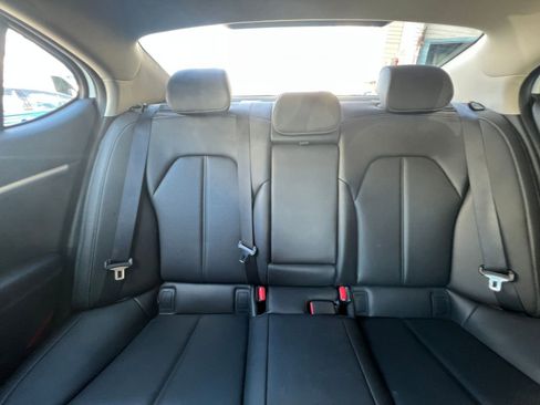 Used 2025 Genesis G70 2.5T image 38