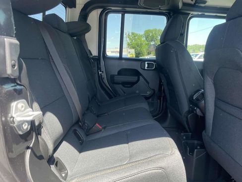 New 2026 Jeep Gladiator Sport AWD/4WD image 17