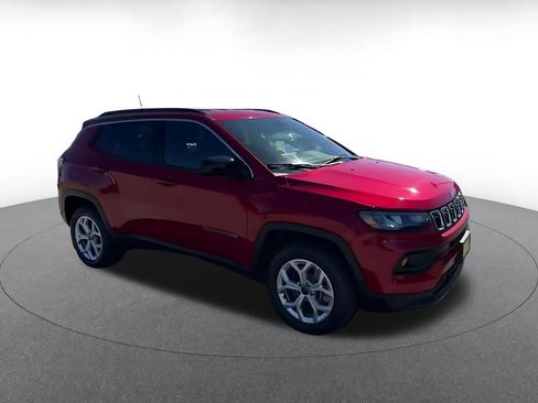 Used 2025 Jeep Compass Latitude AWD/4WD image 2