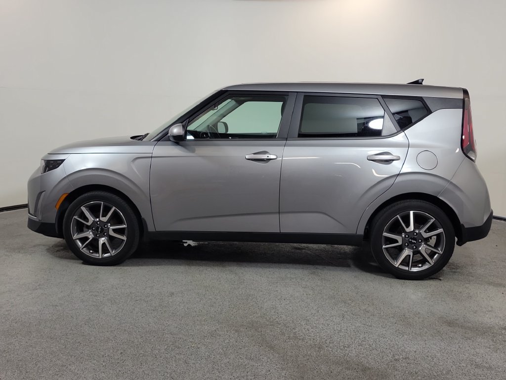 Used 2024 Kia Soul EX w/ Option Group 015 FWD image 4