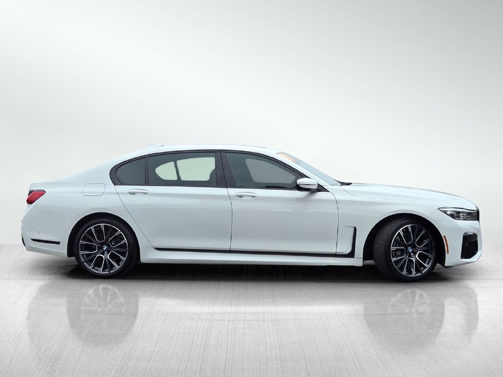 Used 2021 BMW 740i w/ M Sport Package RWD image 3