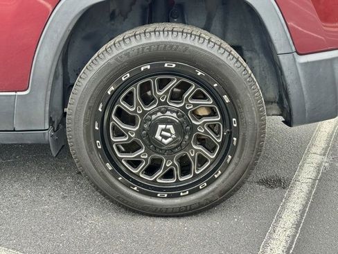 Used 2019 Jeep Cherokee Latitude w/ Popular Appearance Group image 30