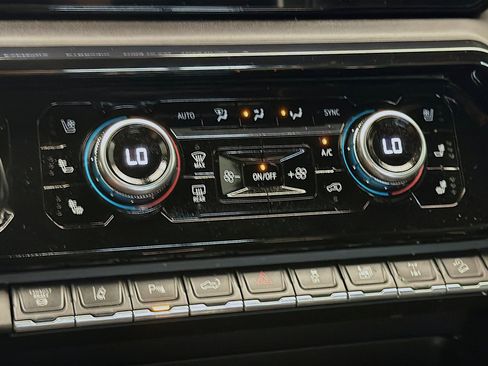 Used 2024 GMC Sierra 2500 AT4X image 10