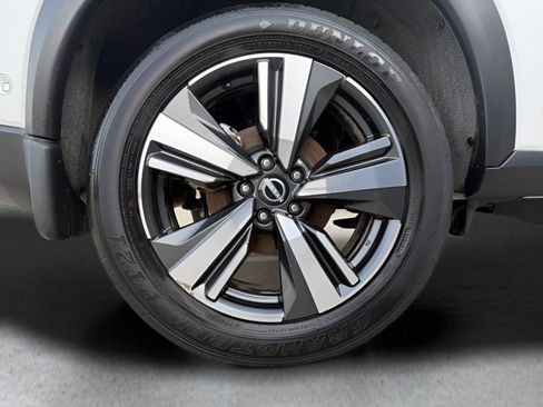 Certified 2025 Nissan Rogue SL AWD/4WD image 30