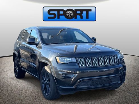 Used 2018 Jeep Grand Cherokee Altitude image 3