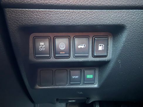 Used 2020 Nissan Rogue SV FWD image 17