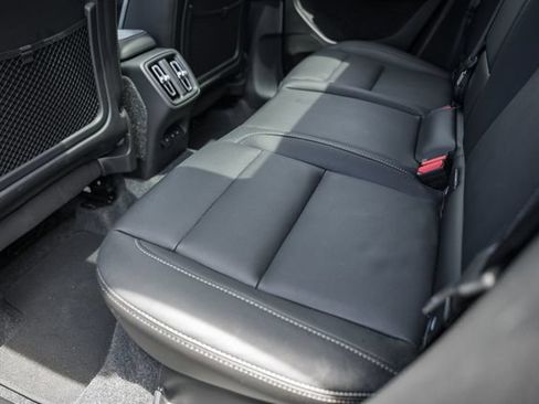 Certified 2025 Volvo XC40 B5 Plus AWD/4WD image 34