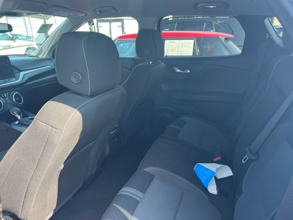 Used 2025 Chevrolet Blazer LT FWD image 9