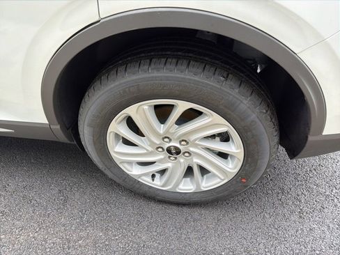 New 2026 Lincoln Corsair Premiere image 6