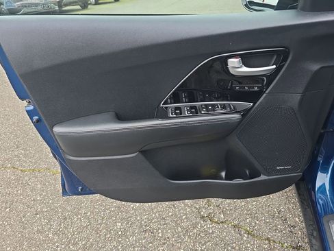 Used 2017 Kia Niro Touring image 27
