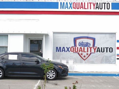 Used 2021 Toyota Corolla LE image 2