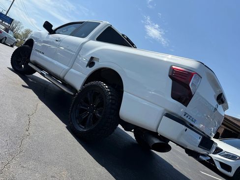 Used 2018 Nissan Titan SV w/ SV Convenience Package image 48