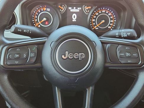 Used 2025 Jeep Gladiator Nighthawk image 24