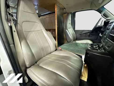 Used 2019 Chevrolet Express 2500 Extended RWD image 29