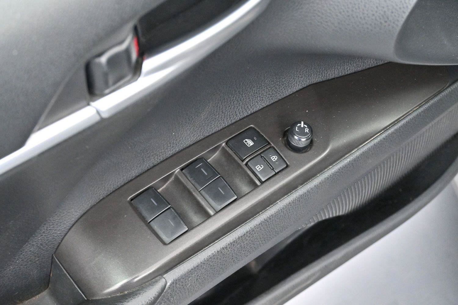 Used 2023 Toyota Camry SE FWD image 10